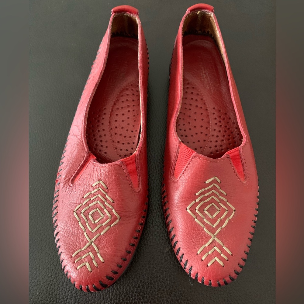 Minnetonka Size 5 Shoes Leather Loafer BOHO Slip On Embroidered Red Made In USA